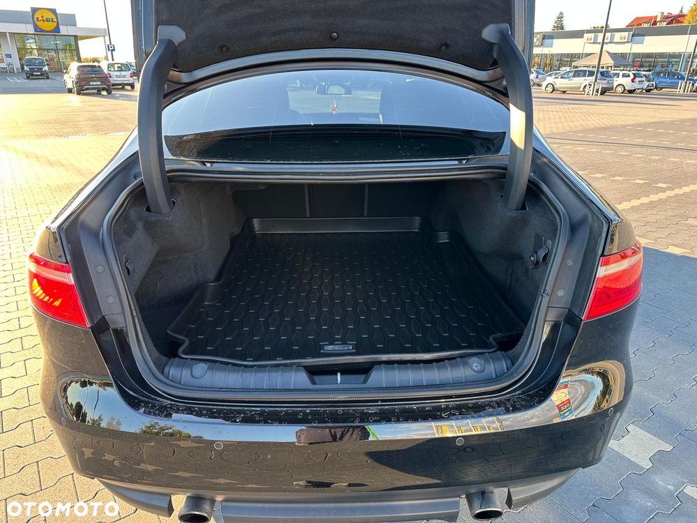 Jaguar XF 25t Prestige - 17