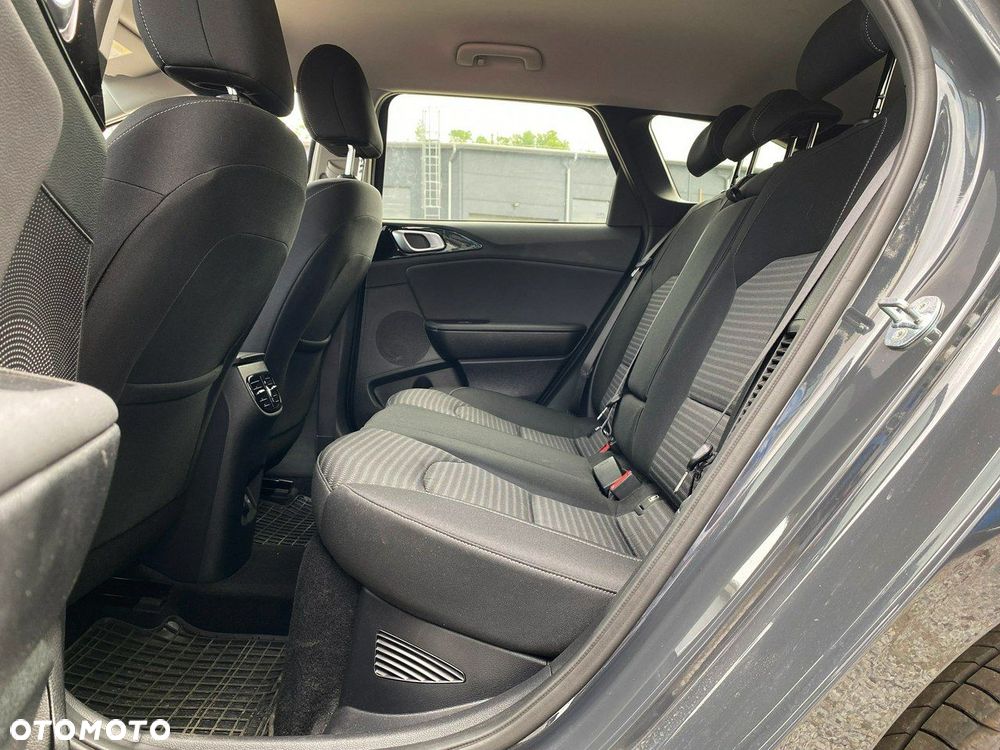 Kia Ceed - 24