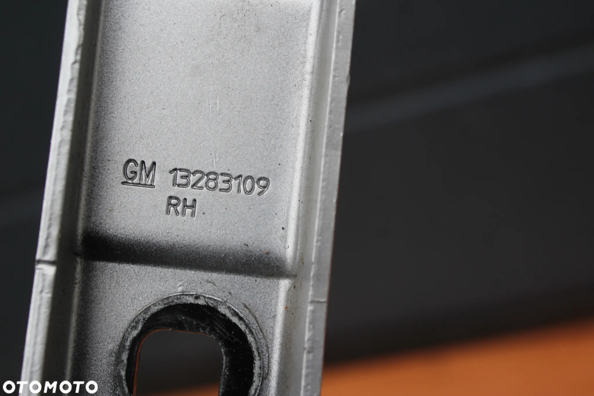 ZAWIASY MASKI LEWY PRAWY OPEL ZAFIRA C Z176 13283108 13283109 - 6