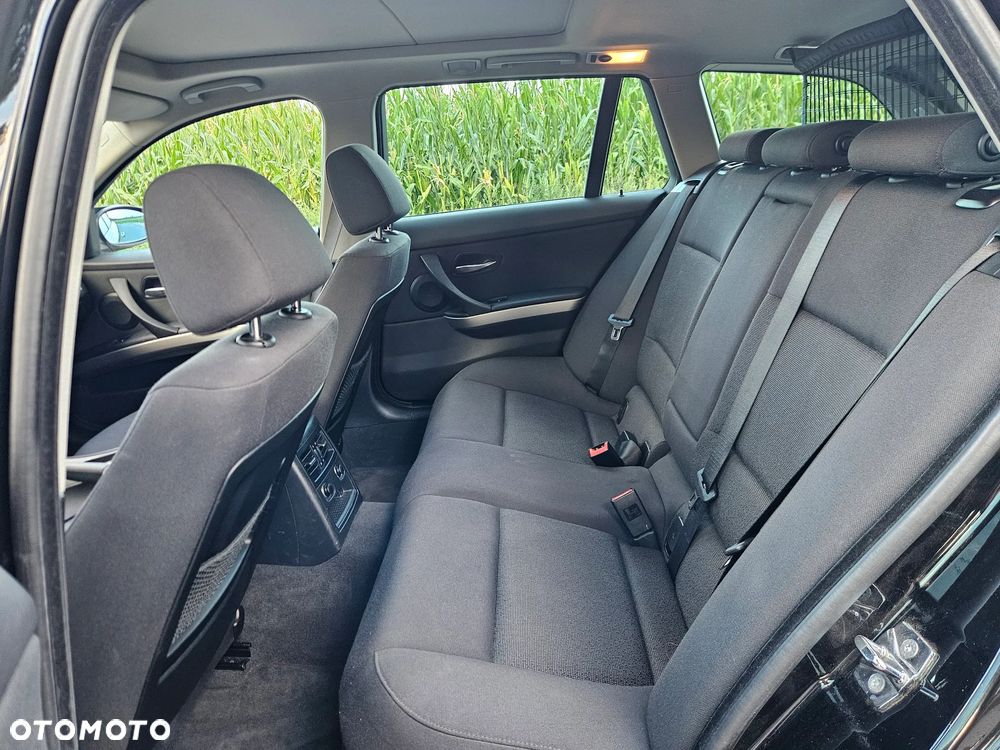 BMW Seria 3 318i - 12