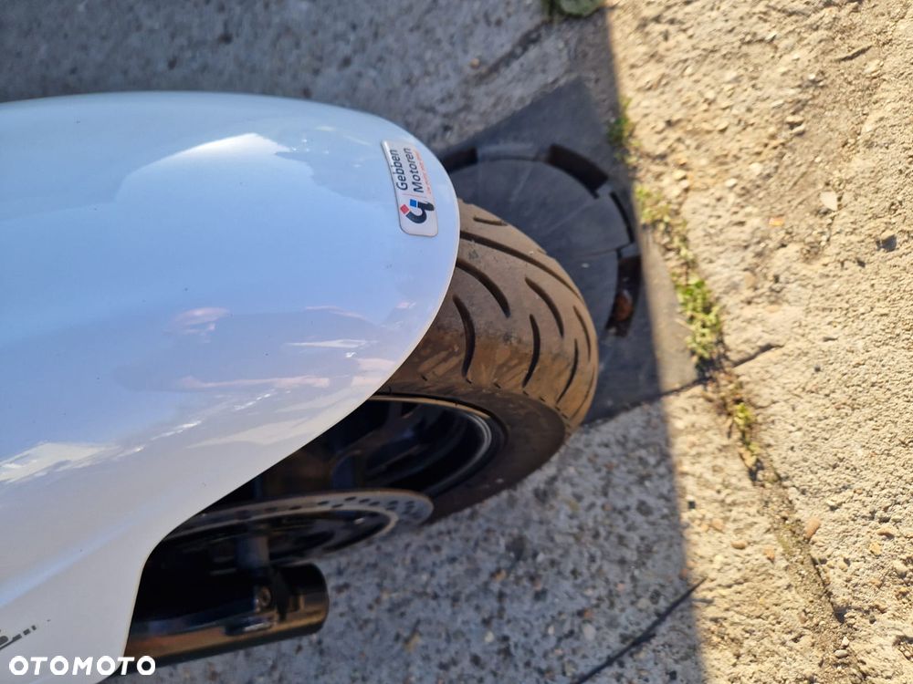 Suzuki Burgman - 14