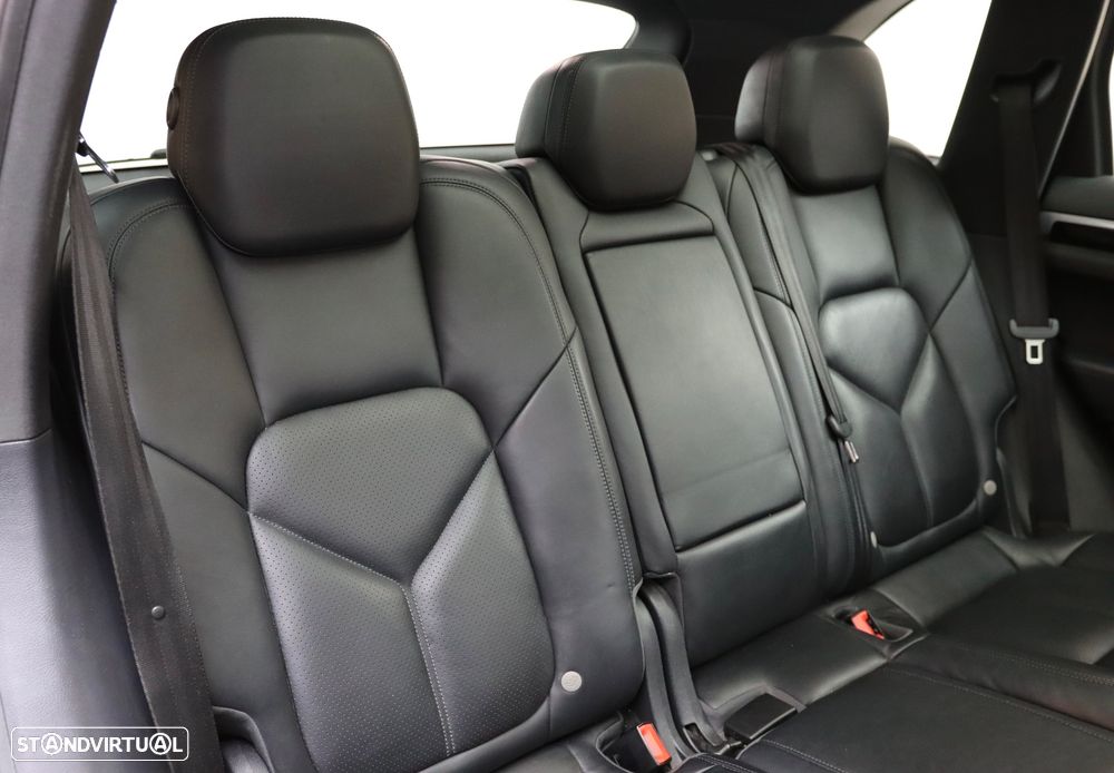Porsche Cayenne - 25