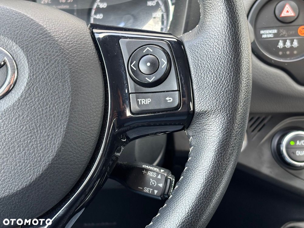 Toyota Yaris 1.5 Premium CVT - 21