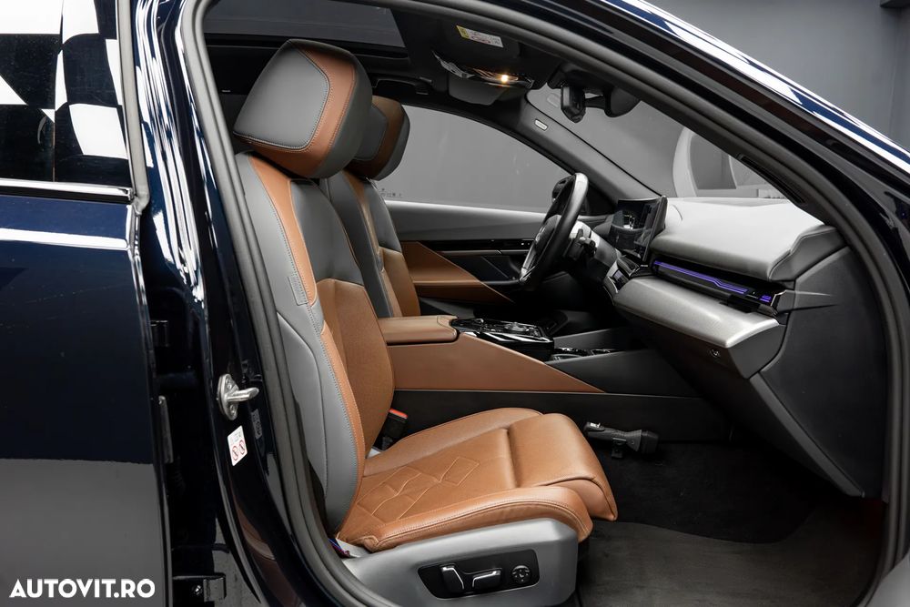BMW Seria 5 520i Aut. M Sport Edition - 31