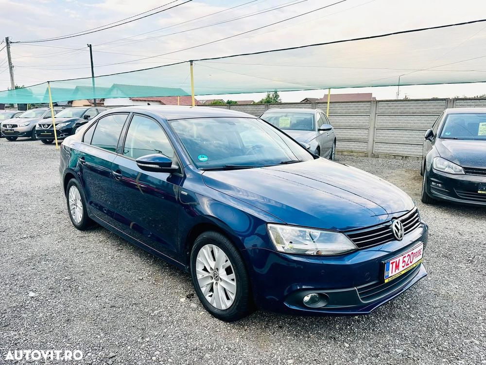 Volkswagen Jetta - 2