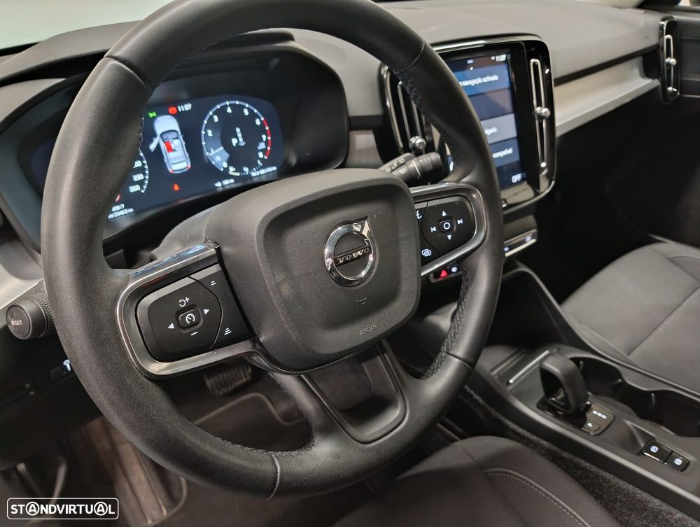 Volvo XC 40 1.5 T2 Momentum Core Geartronic - 17