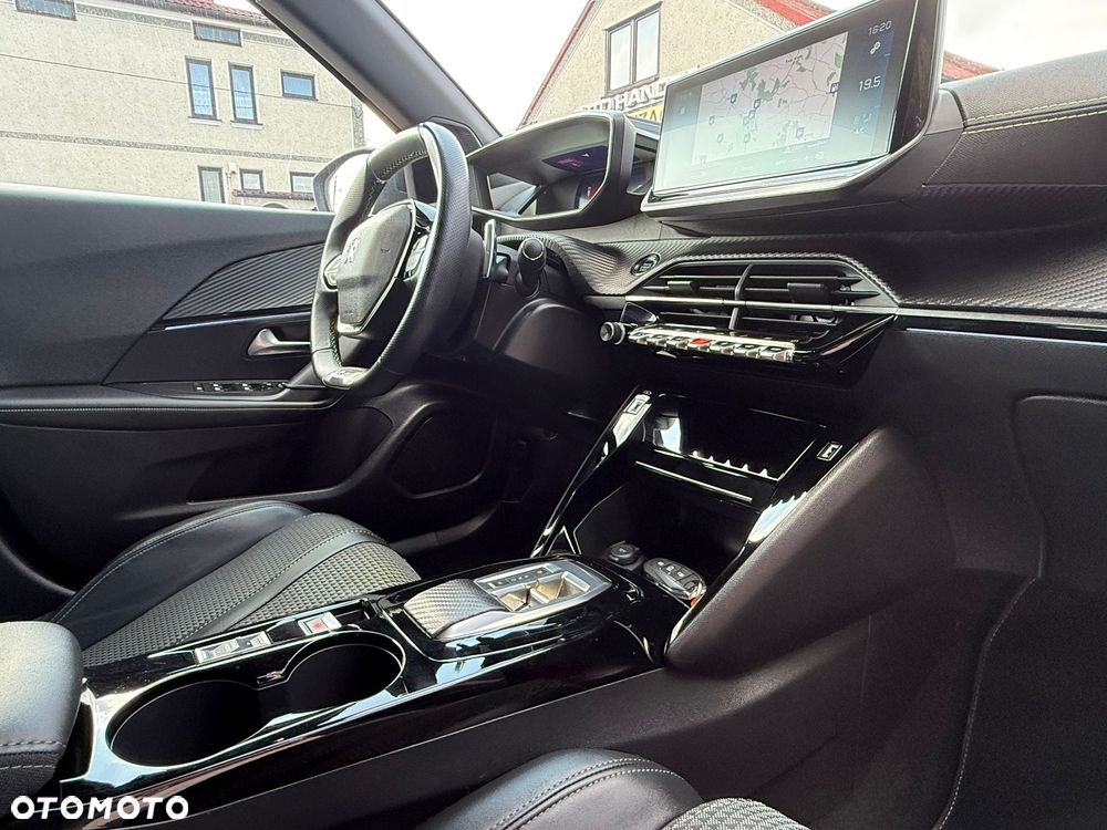 Peugeot 2008 PureTech 130 EAT8 GT Pack - 19