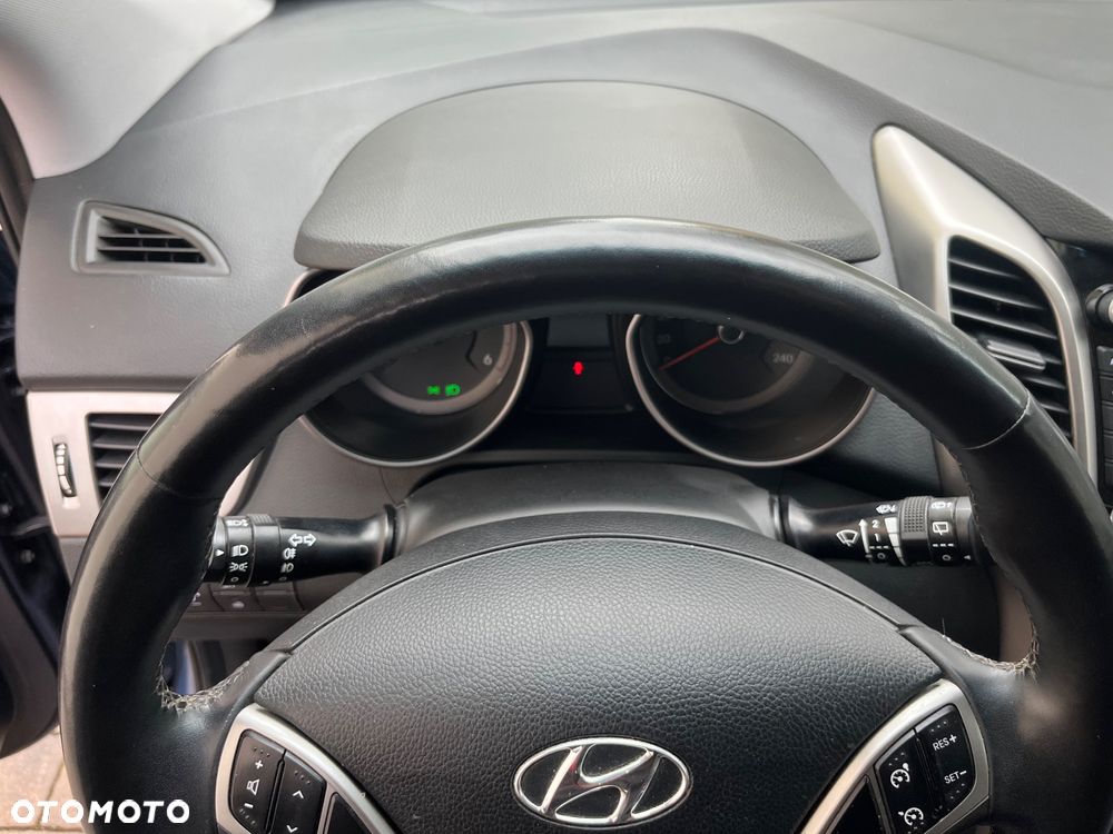 Hyundai i30 blue Kombi 1.6 CRDi Style - 29