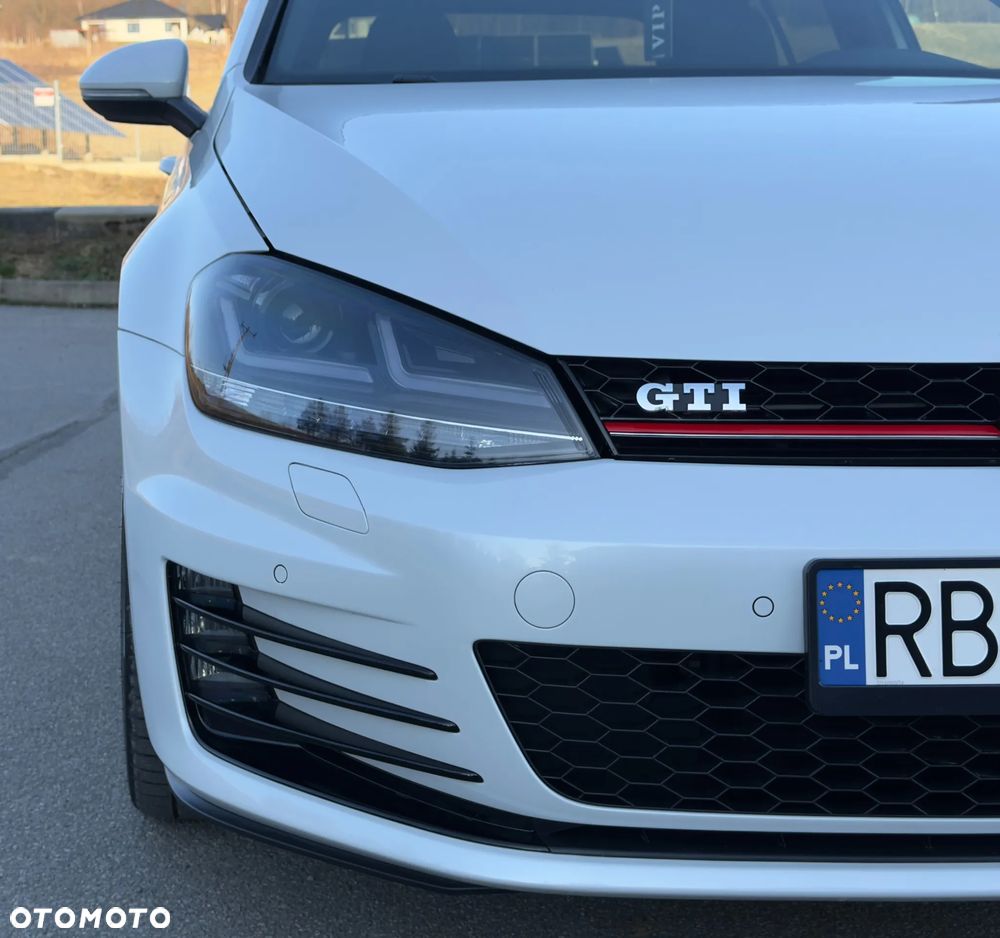 Volkswagen Golf - 10