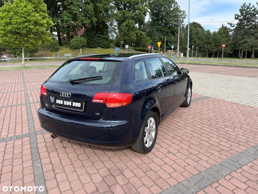 Audi A3 Sportback 1.6 FSI Ambiente - 9
