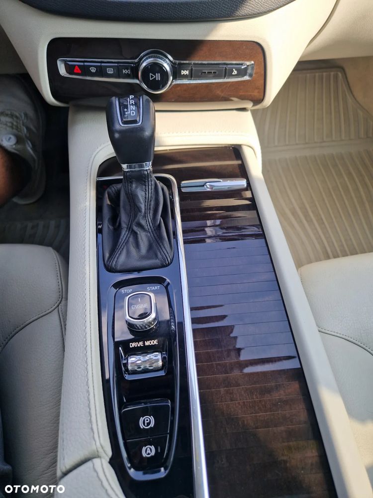 Volvo XC 90 T6 AWD Geartronic Momentum - 10