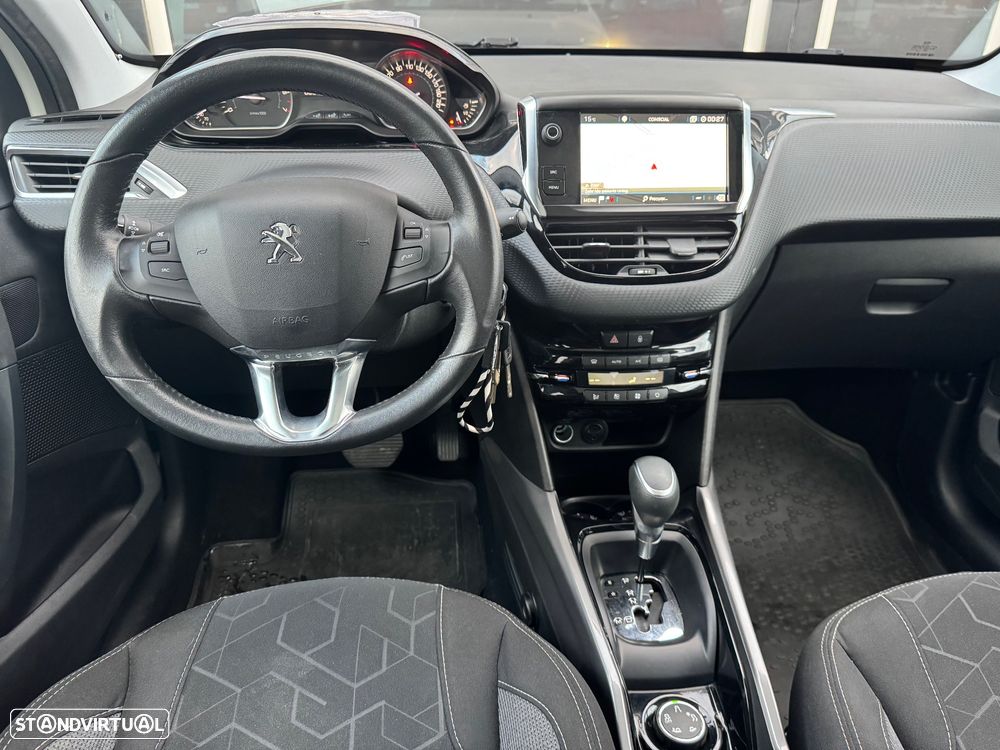 Peugeot 2008 PureTech 110 GPF Stop&Start EAT6 Allure - 11