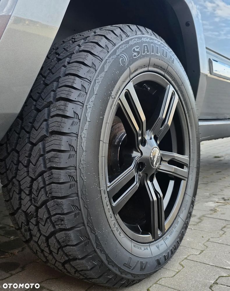 Jeep Commander 5.7 V8 Overland - 34