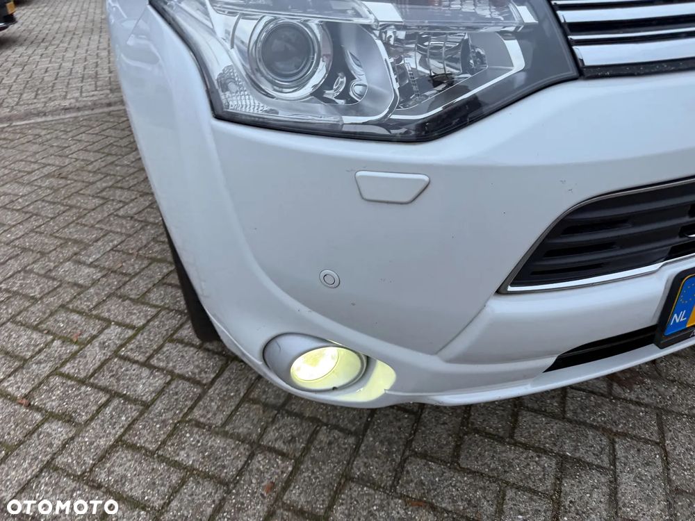 Mitsubishi Outlander - 8