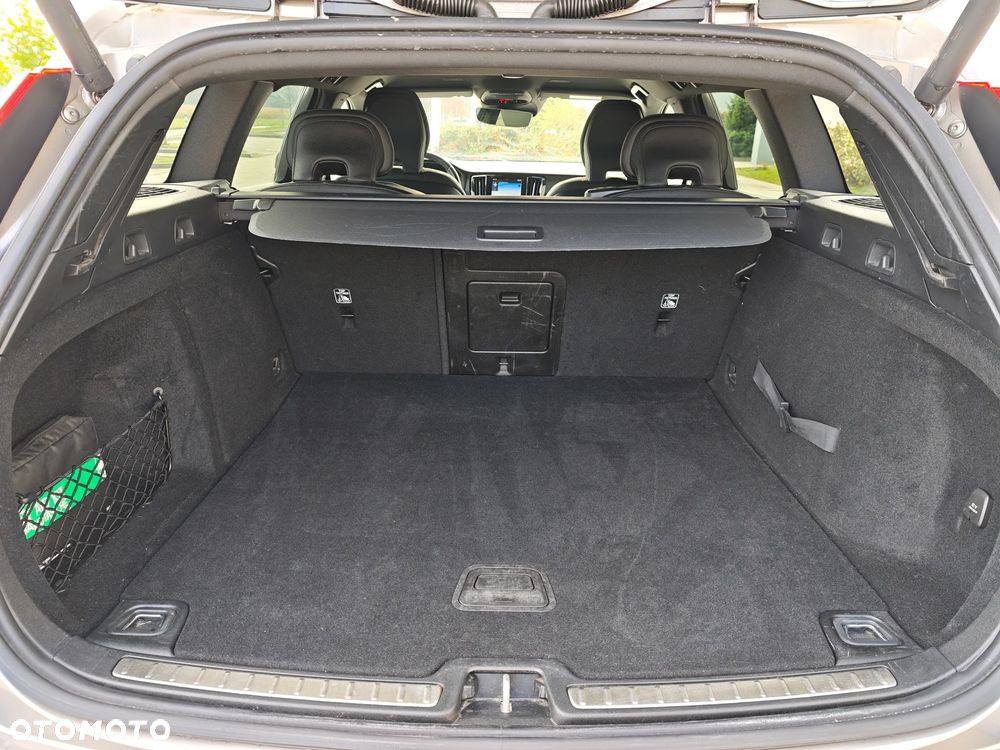 Volvo V60 D3 Drive-E Momentum - 27