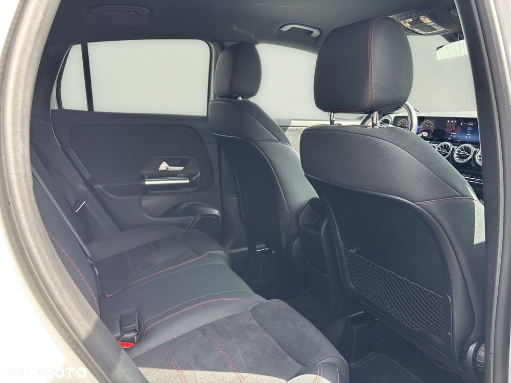 Mercedes-Benz GLA - 21