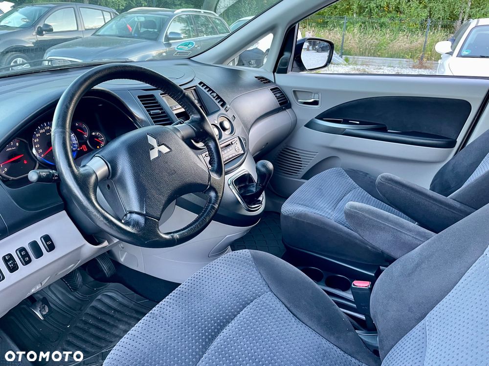 Mitsubishi Grandis 2.4 Inform - 7