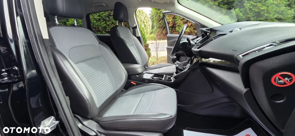 Ford Kuga 2.0 TDCi 4x4 Titanium - 38