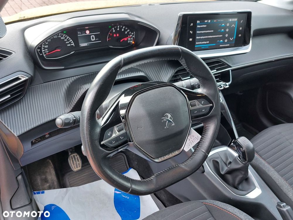 Peugeot 208 - 10