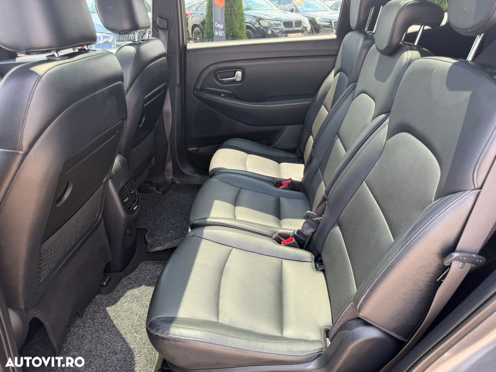 Kia Carens - 17