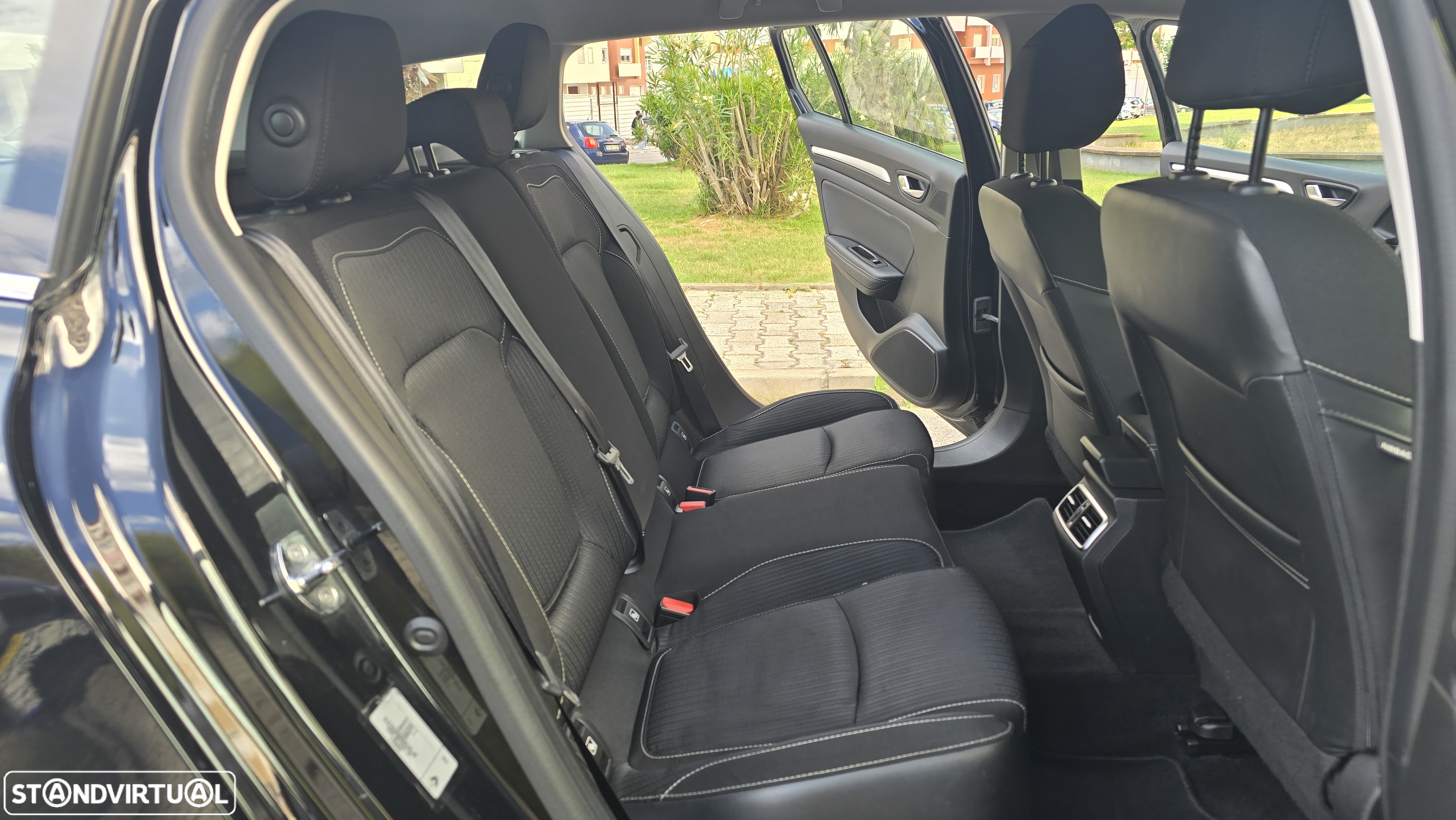 Renault Mégane Sport Tourer 1.5 Blue dCi Limited J17 - 25