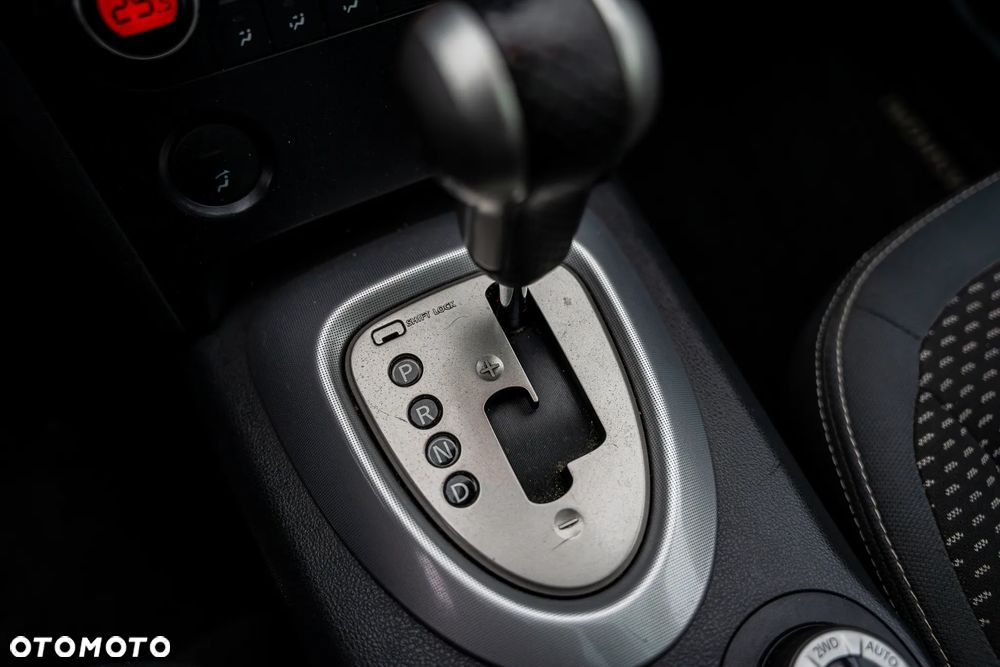 Nissan Qashqai 2.0 dCi 4 x 4 DPF tekna - 26