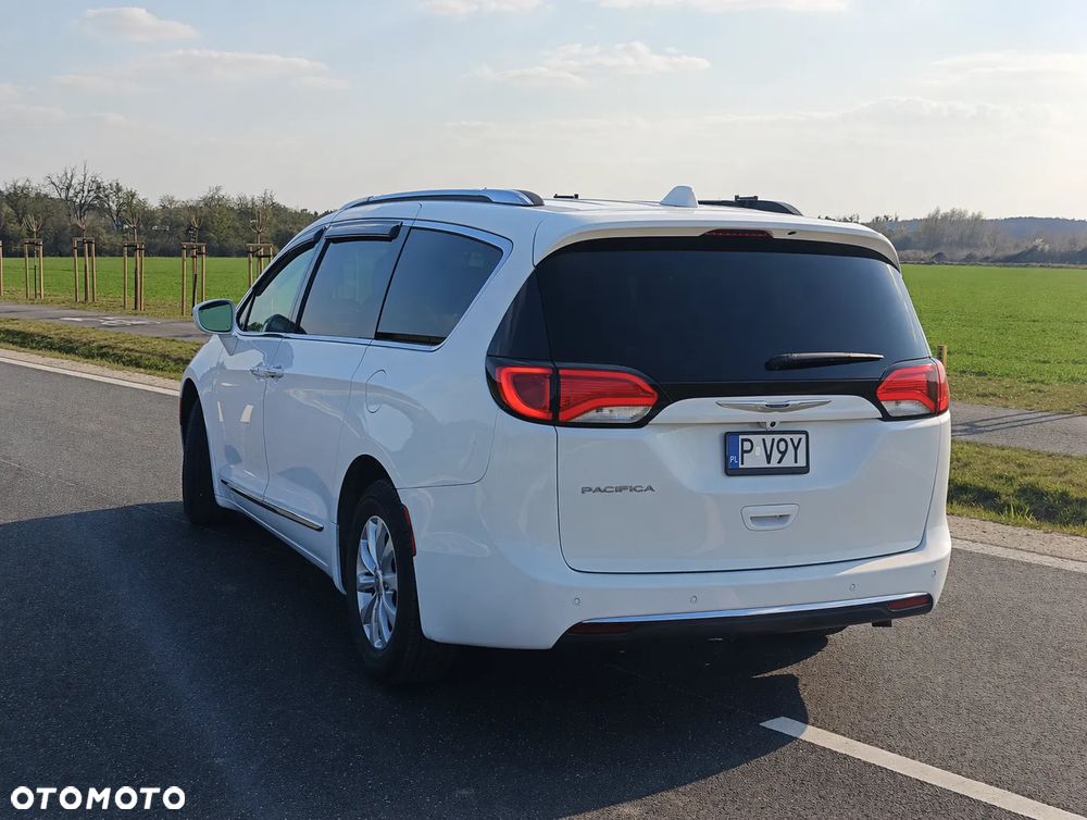 Chrysler Pacifica - 4