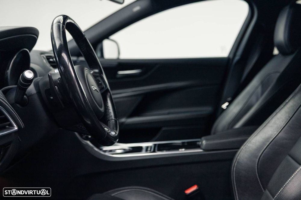 Jaguar XE 2.0 D R-Sport Aut. - 19