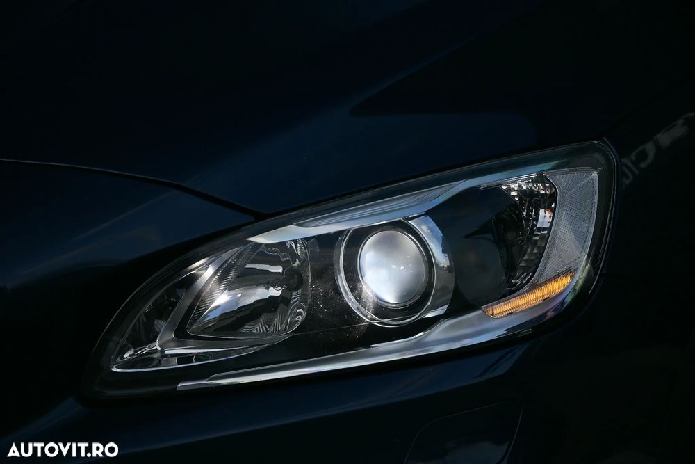 Volvo V60 D6 Plug-In-Hybrid AWD Geartronic Summum - 25