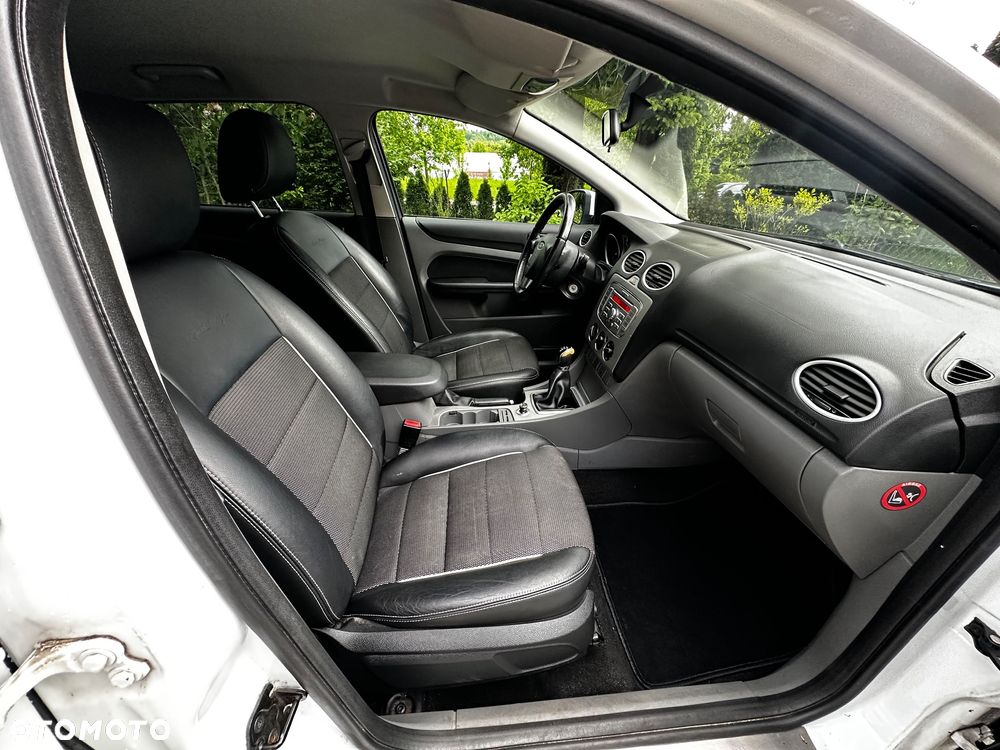 Ford Focus 1.8 FF Trend - 12