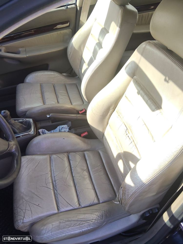 Audi A4 Avant 2.5 TDI Attraction - 5