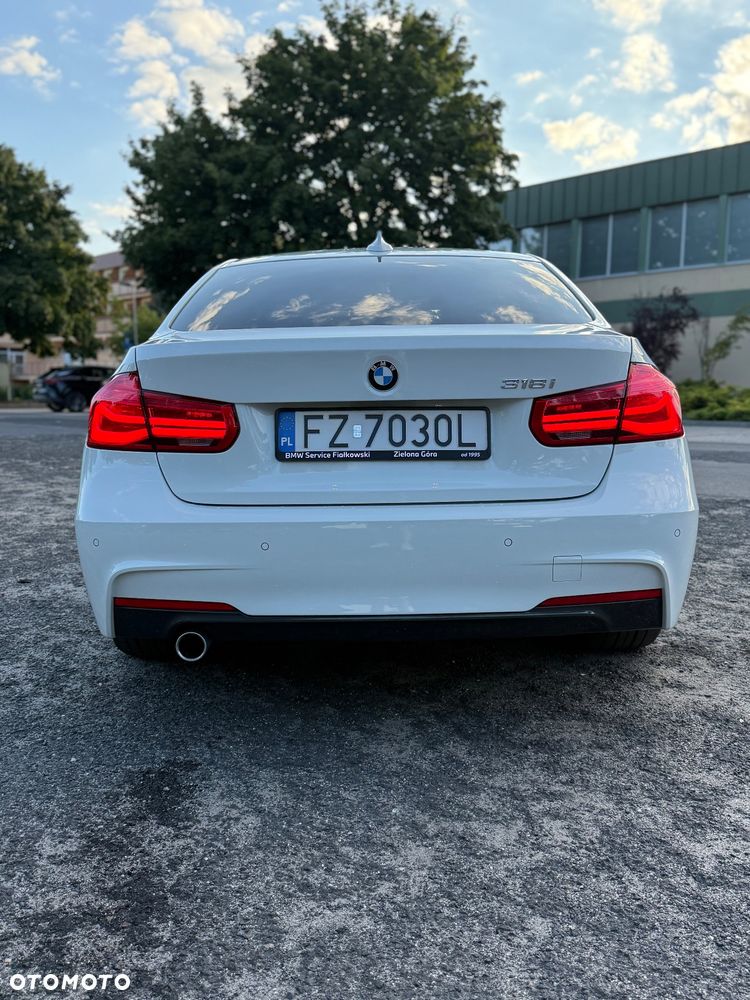BMW Seria 3 318i M Sport - 8