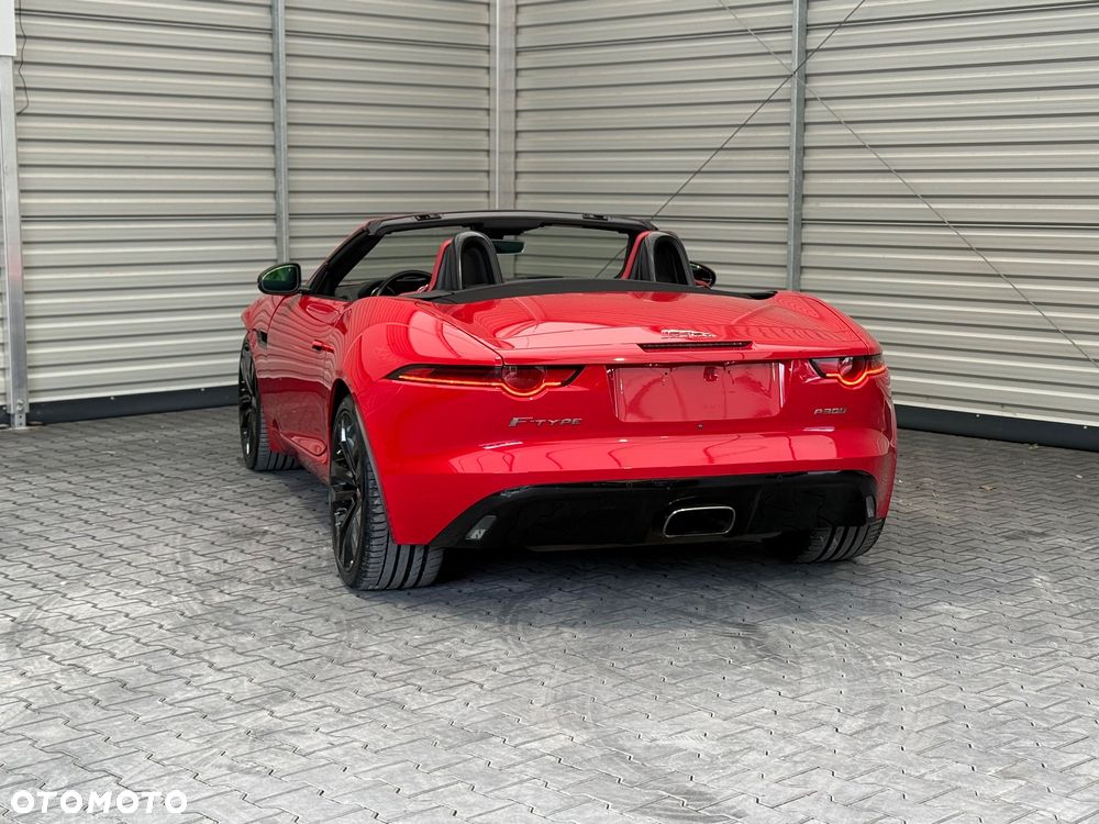 Jaguar F-Type P300 - 8