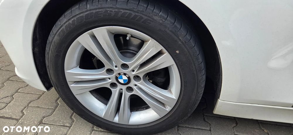 BMW Seria 3 318d Sport Line - 9