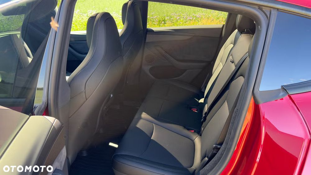 Tesla Model Y Performance Dual Motor AWD - 16