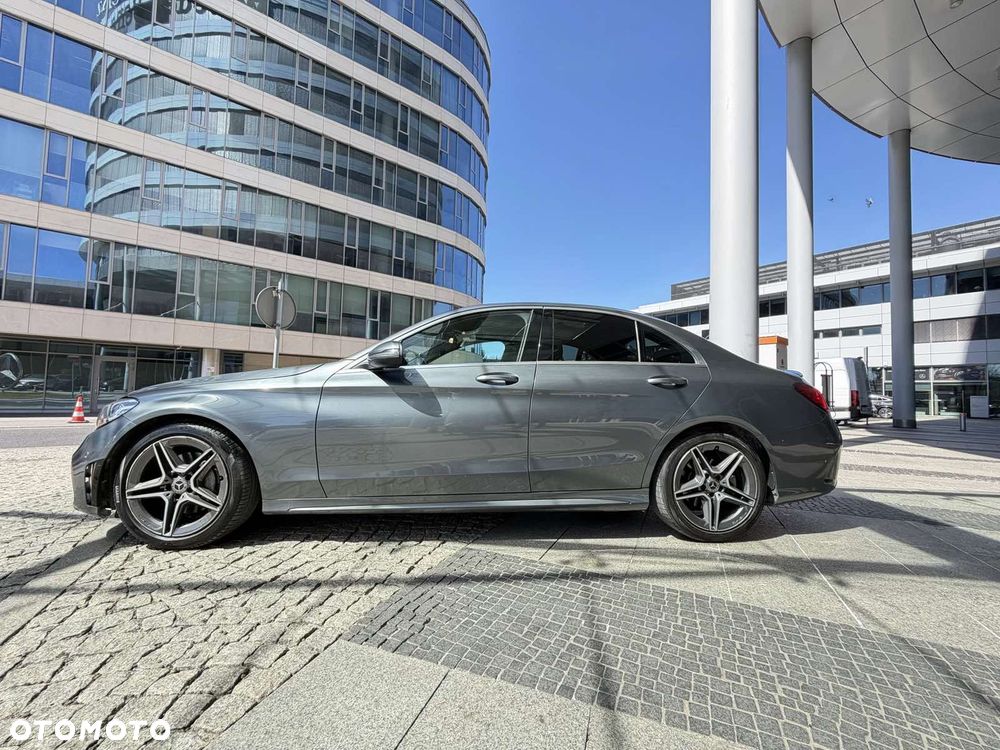 Mercedes-Benz Klasa C 300 d 4MATIC 9G-TRONIC - 31