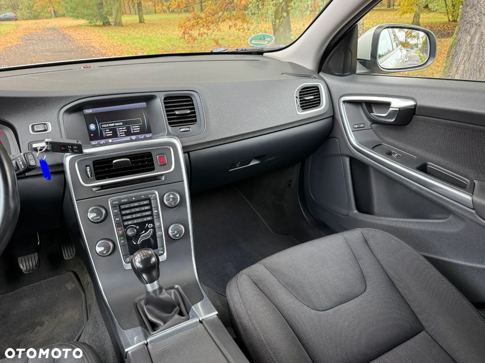 Volvo V60 D3 Momentum - 24