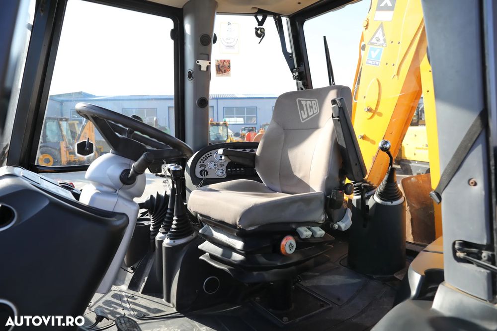 JCB 3CX 4T - 13