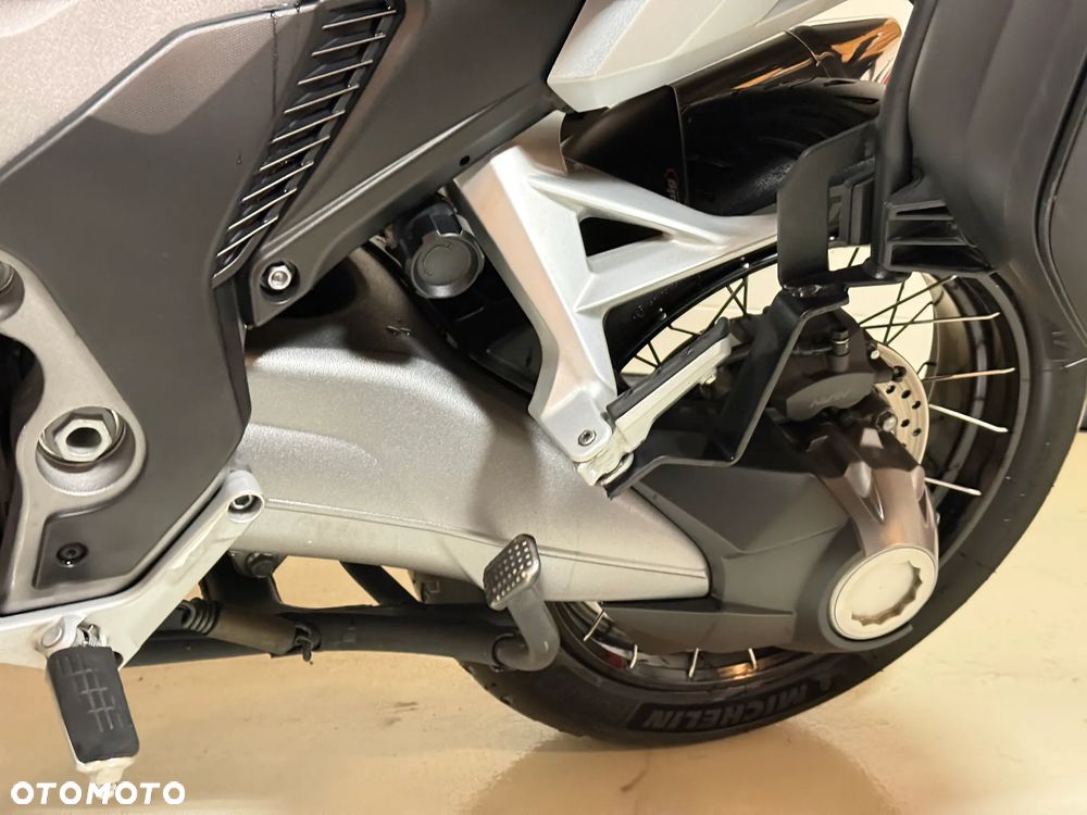 Honda VFR - 12