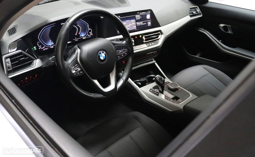 BMW 330 e Line Luxury Auto - 11