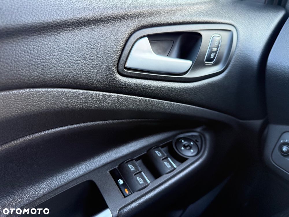 Ford Kuga 1.5 EcoBoost 2x4 Titanium - 17