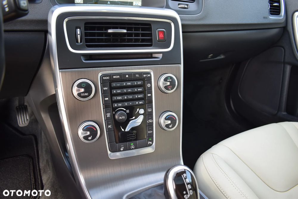 Volvo V60 D4 Geartronic Summum - 33