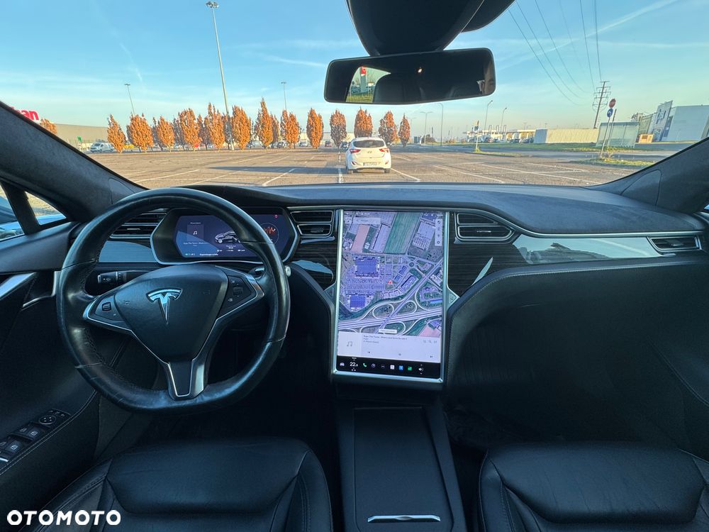 Tesla Model S - 12