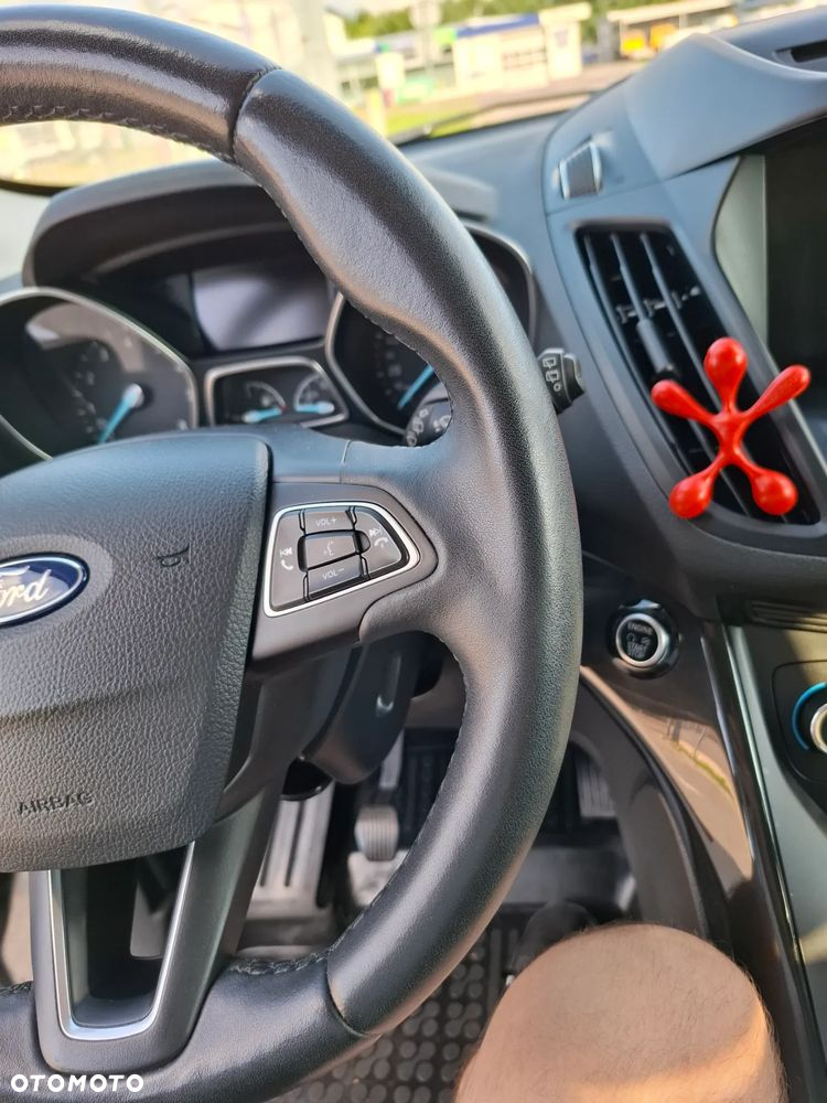 Ford Kuga 1.5 EcoBoost 2x4 Titanium - 25