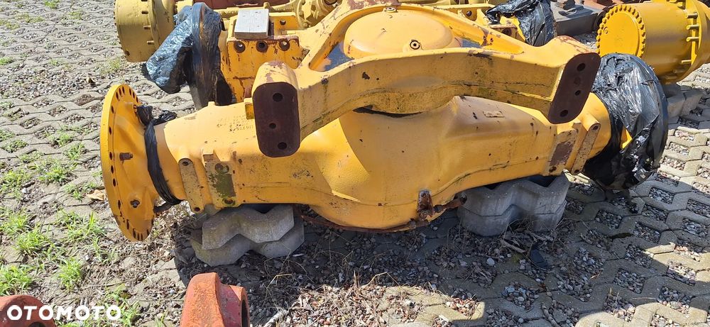 Obudowa mostu tył z awiesiem do ładowarki VOLVO 220 E - 2