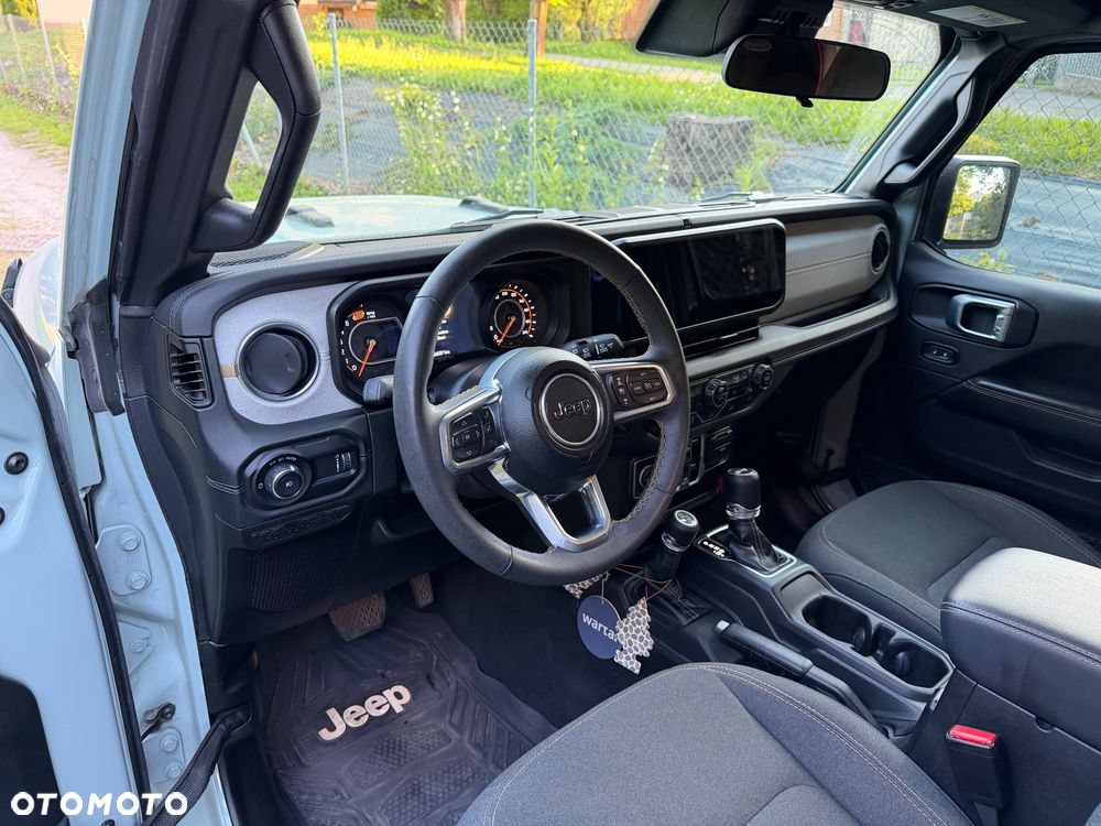 Jeep Wrangler - 27