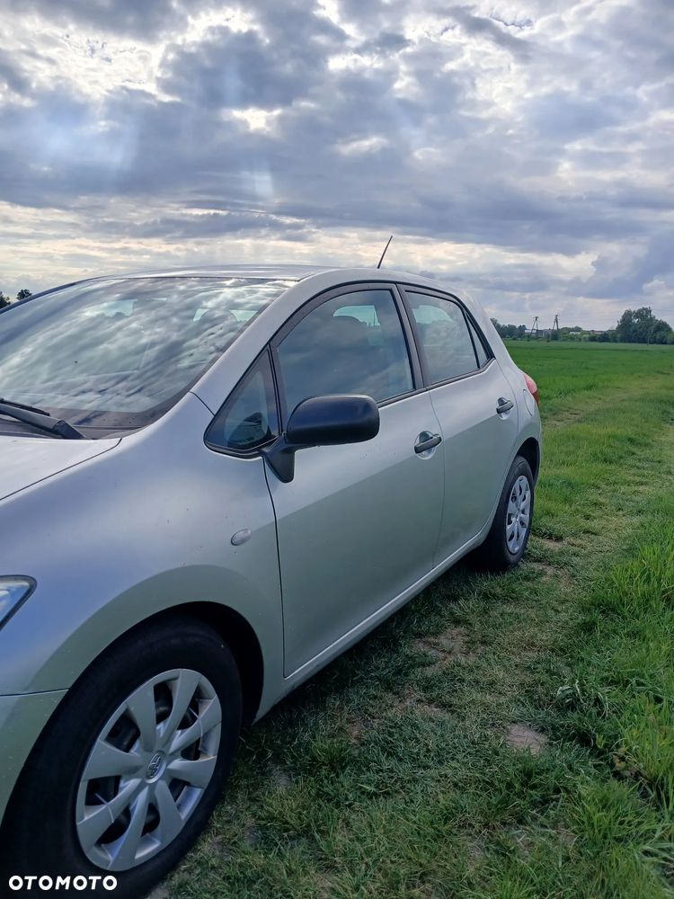 Toyota Auris 1.4 D-4D Terra - 2
