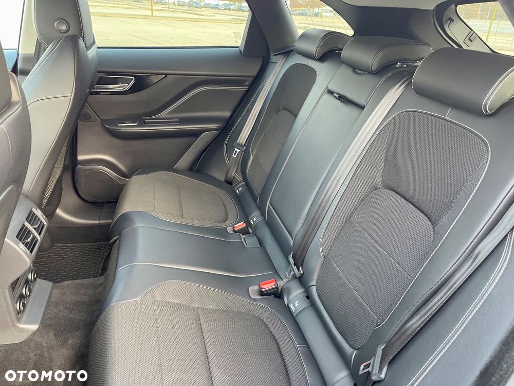 Jaguar F-Pace 2.0 i4D RWD R-Sport - 33