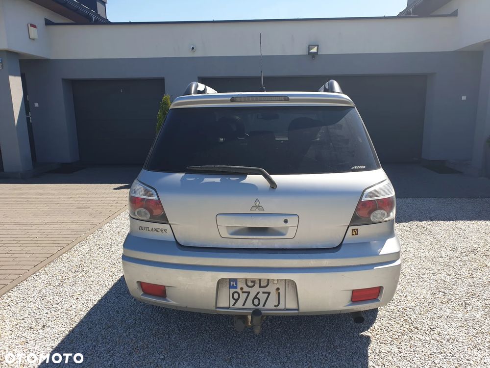 Mitsubishi Outlander - 16
