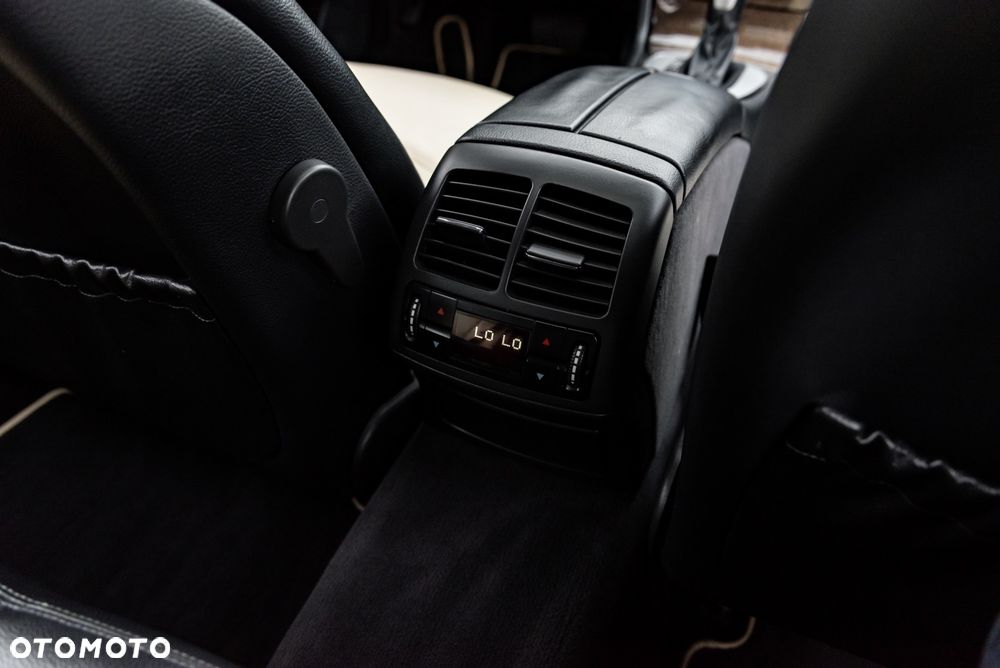 Mercedes-Benz Klasa E 320 T 4Matic Avantgarde - 27